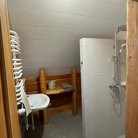 Zlota 1 בית הארחה