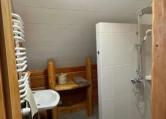 Zlota 1 בית הארחה